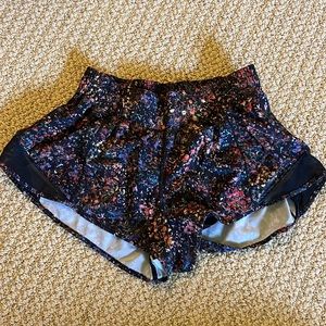 Lululemon Hotty hot low-rise lined short 2.5”